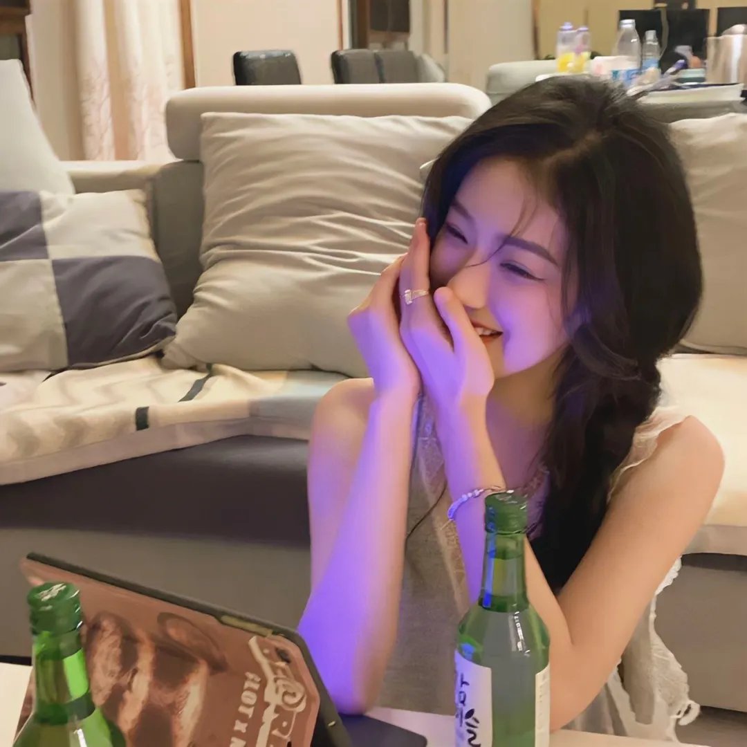 罗米娜 海报