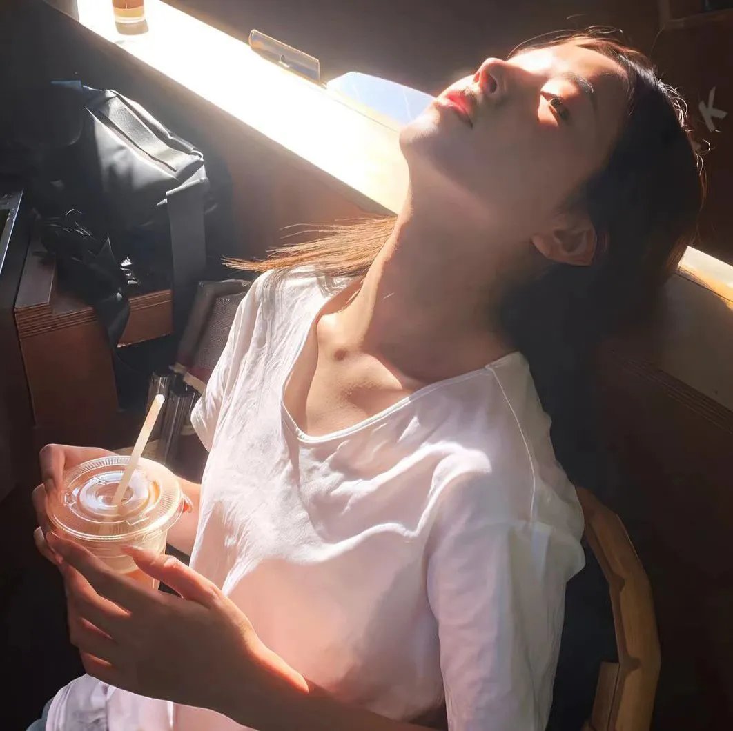 长大就得死 海报